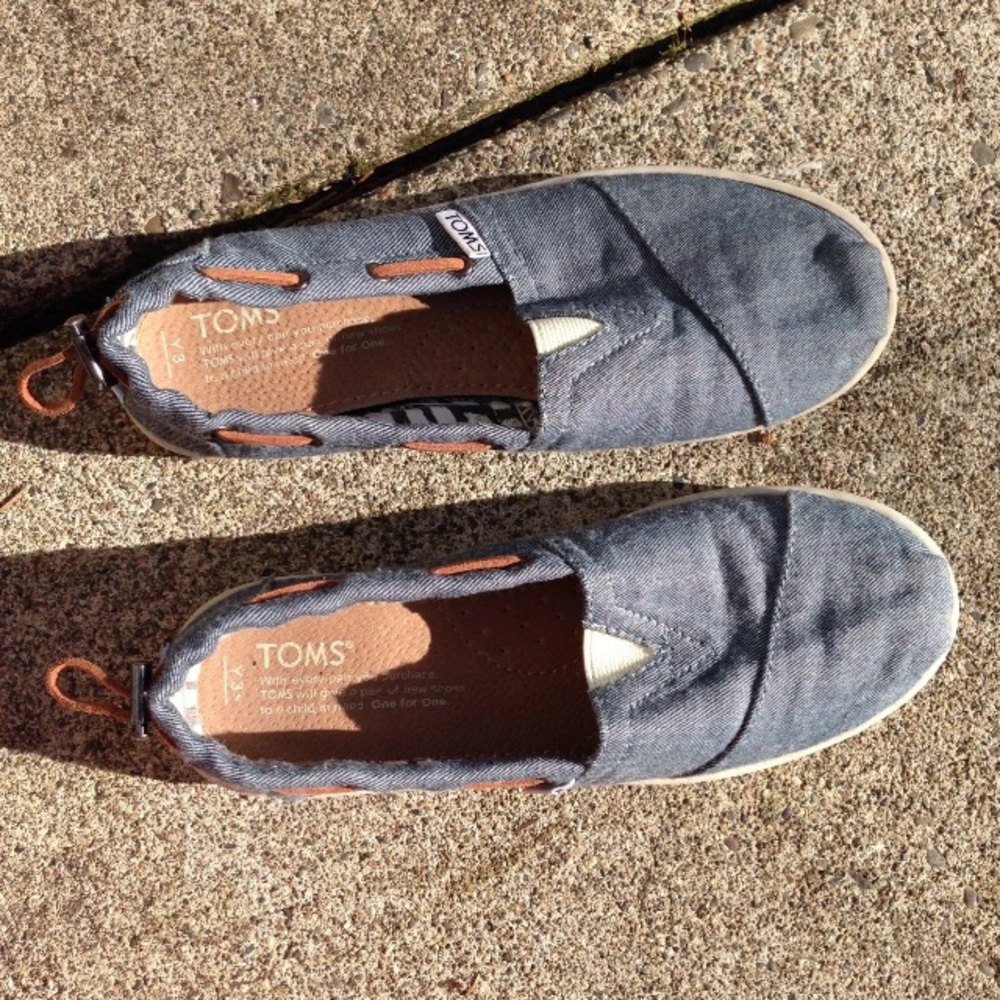 ☀️ toms youth Shoes size 3